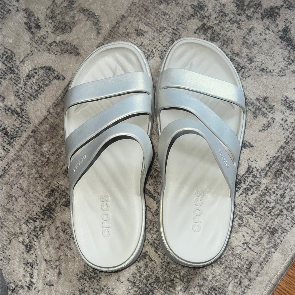 CROCS Women's Silver Strappy Slide Sandals - Picture 4 of 5